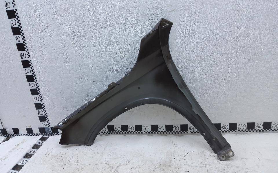 Крыло переднее правое