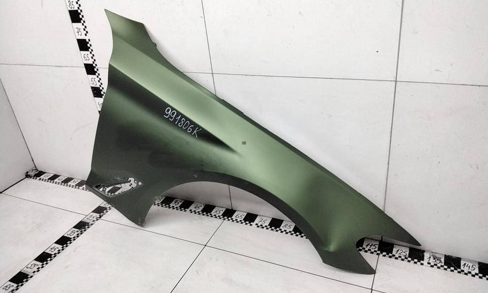 Крыло переднее правое