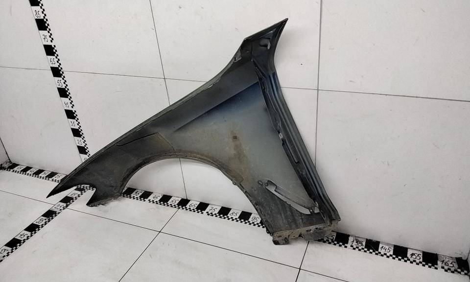 Крыло переднее правое