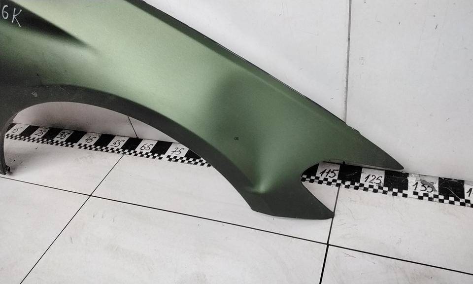 Крыло переднее правое