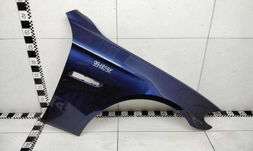 Крыло переднее правое