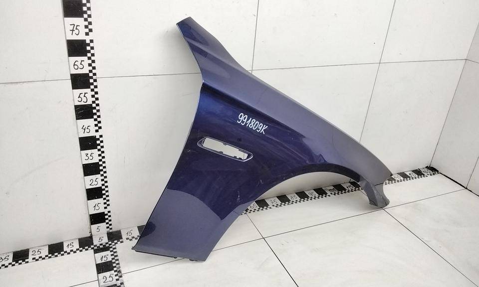 Крыло переднее правое