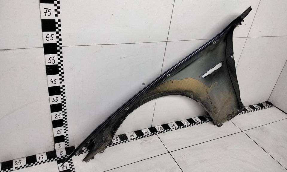 Крыло переднее правое