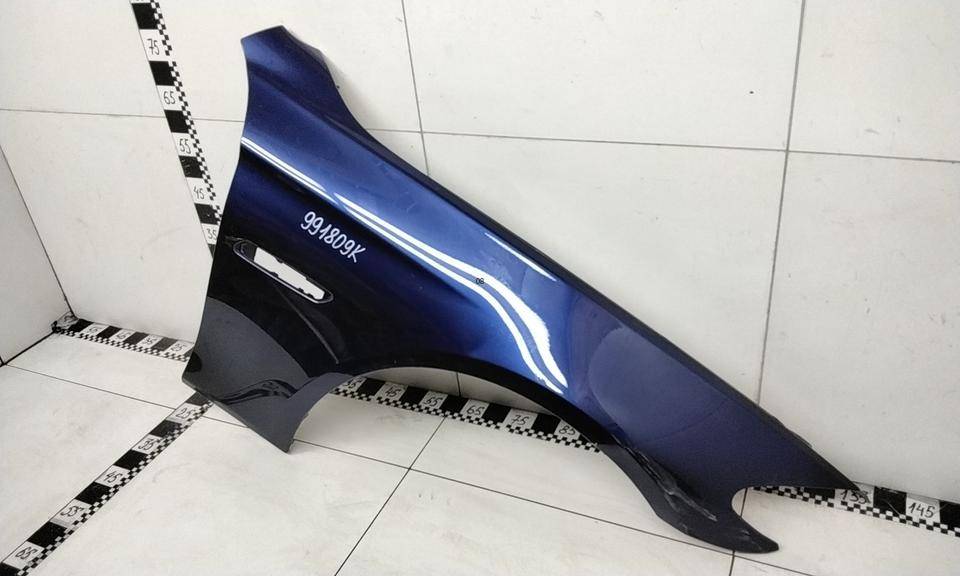 Крыло переднее правое