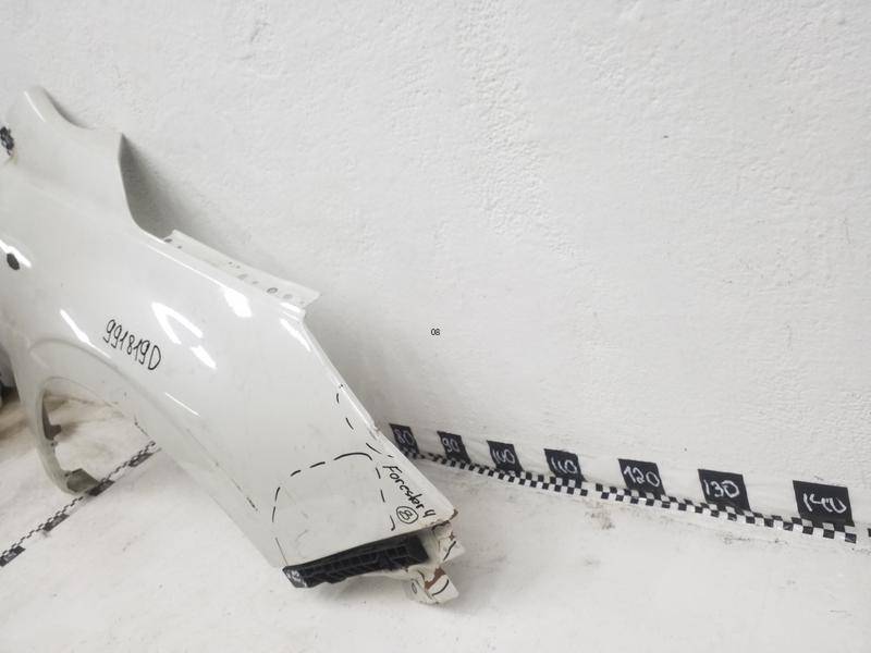 Крыло переднее правое