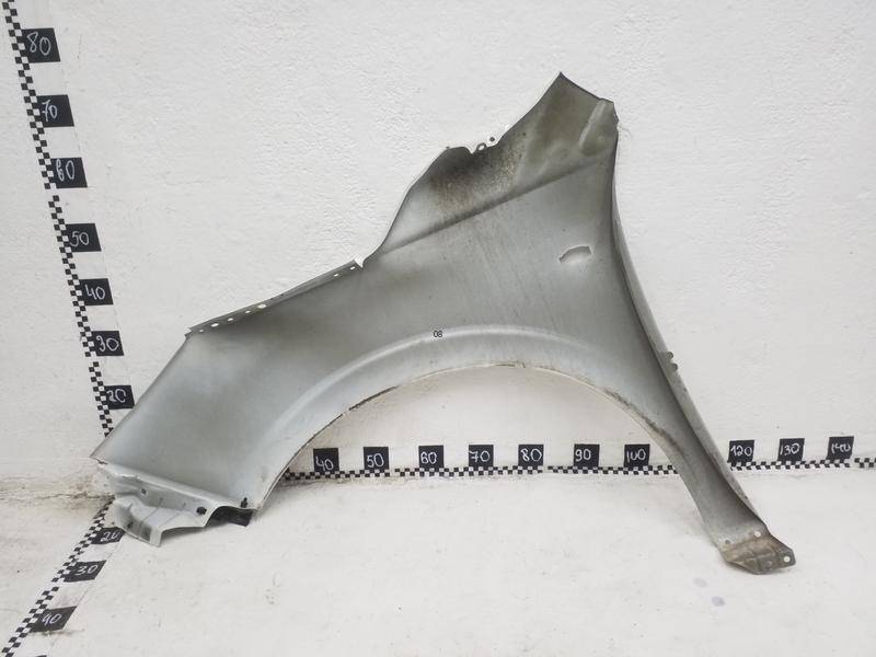 Крыло переднее правое