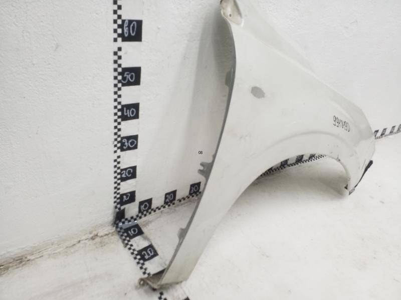 Крыло переднее правое