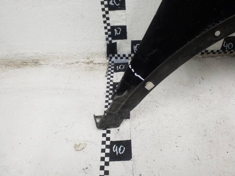 Крыло переднее правое