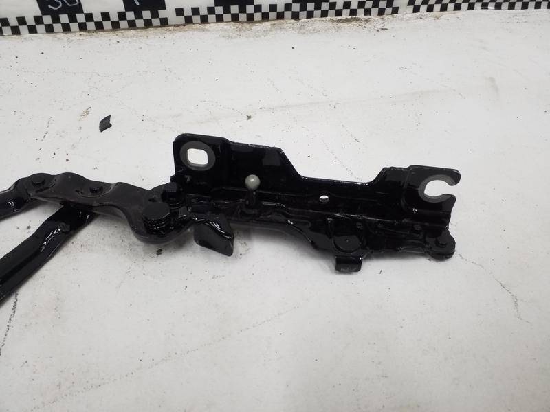 Петля капота левая