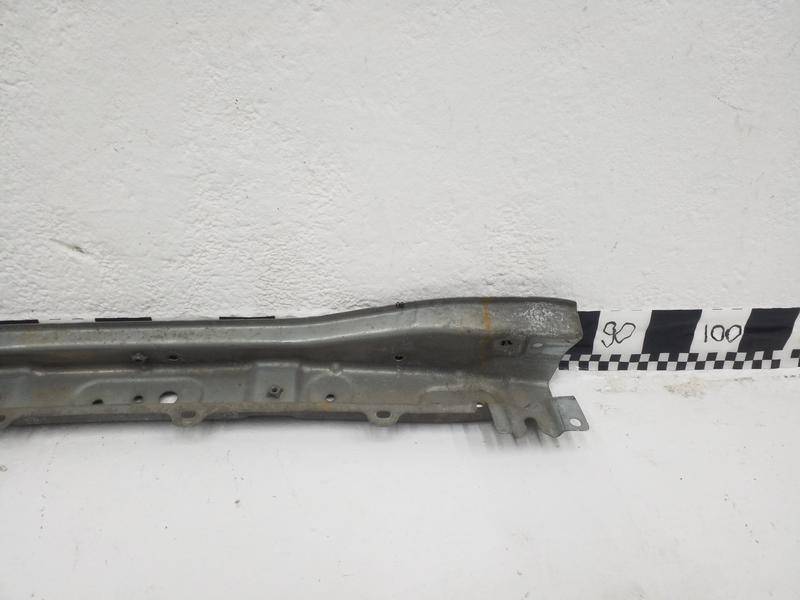 Усилитель переднего бампера