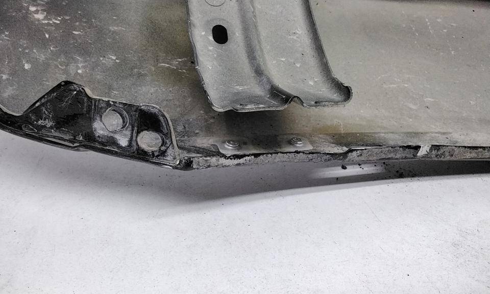 Крыло переднее правое