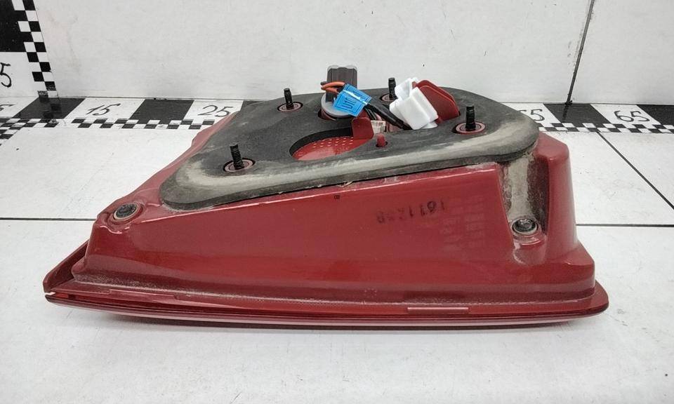 Фонарь задний внутренний левый