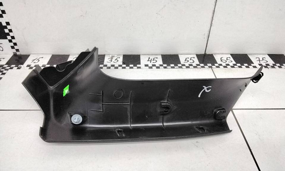 Обшивка крышки багажника