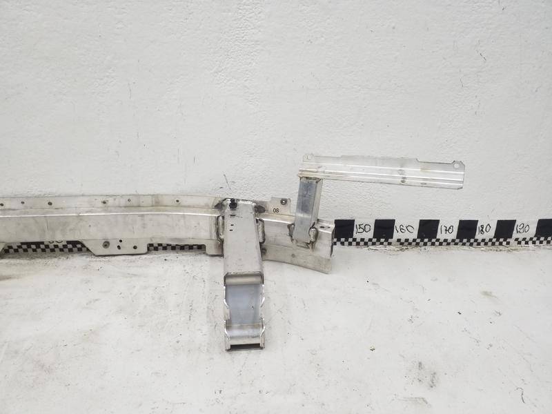 Усилитель переднего бампера