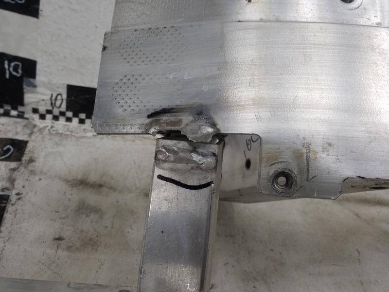 Усилитель переднего бампера