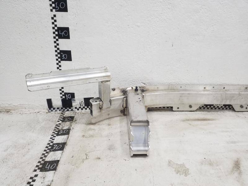 Усилитель переднего бампера