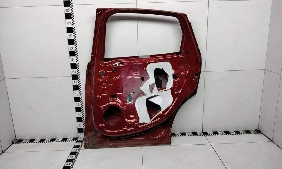 Дверь задняя правая