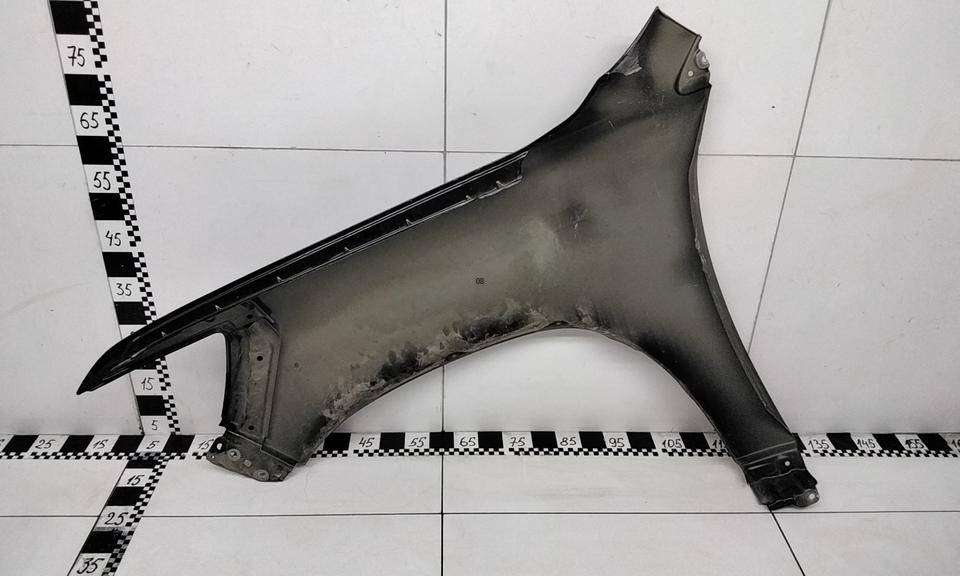 Крыло переднее правое