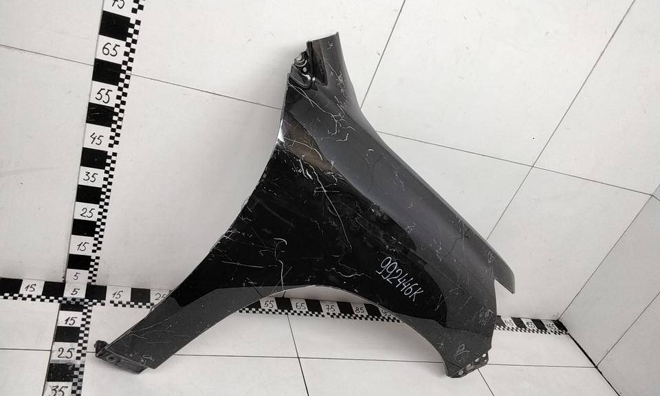 Крыло переднее правое