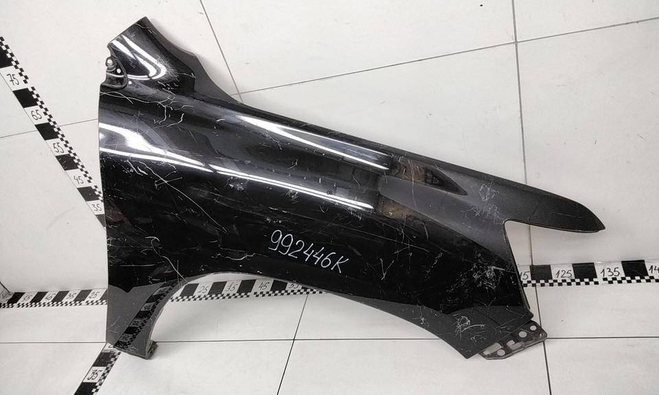 Крыло переднее правое