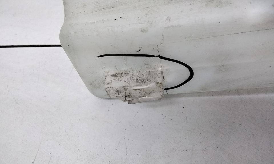 Бачок омывателя лобового стекла