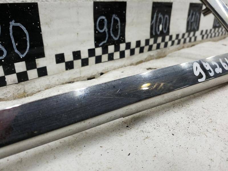 Молдинг переднего бампера левый