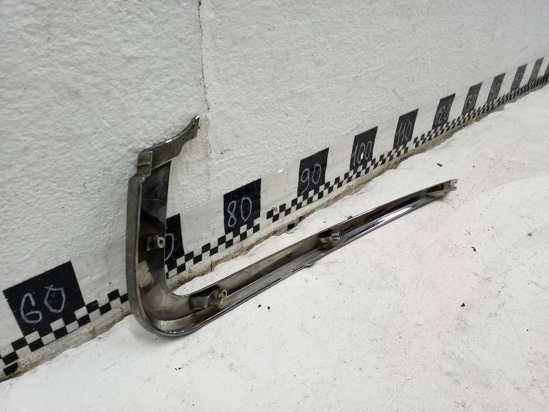 Молдинг переднего бампера левый