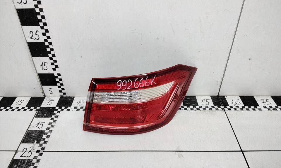 Фонарь задний наружный правый