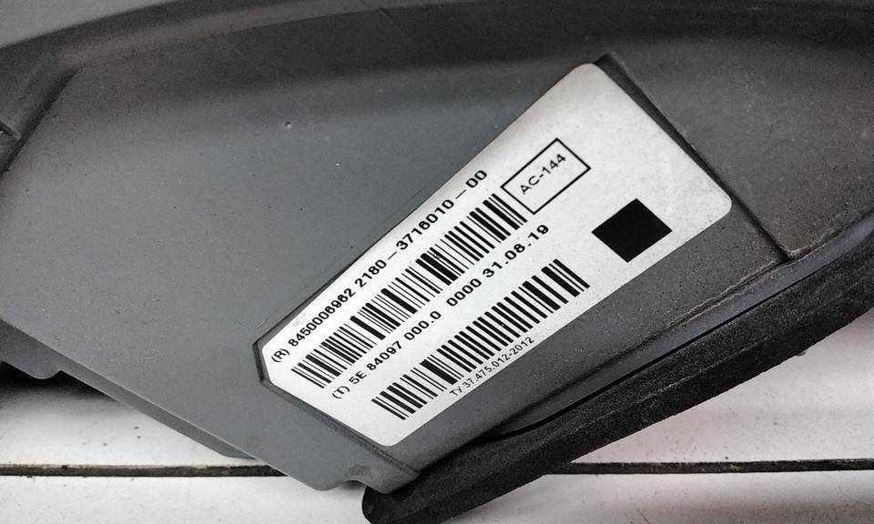 Фонарь задний наружный правый