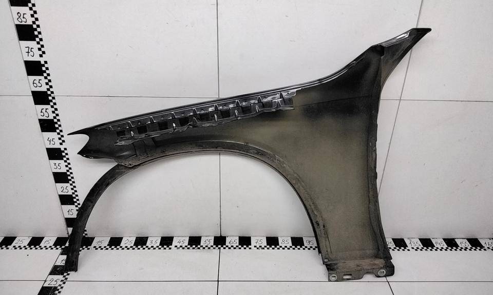 Крыло переднее правое