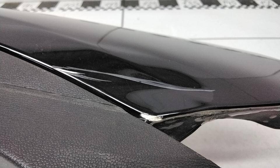 Крыло переднее правое