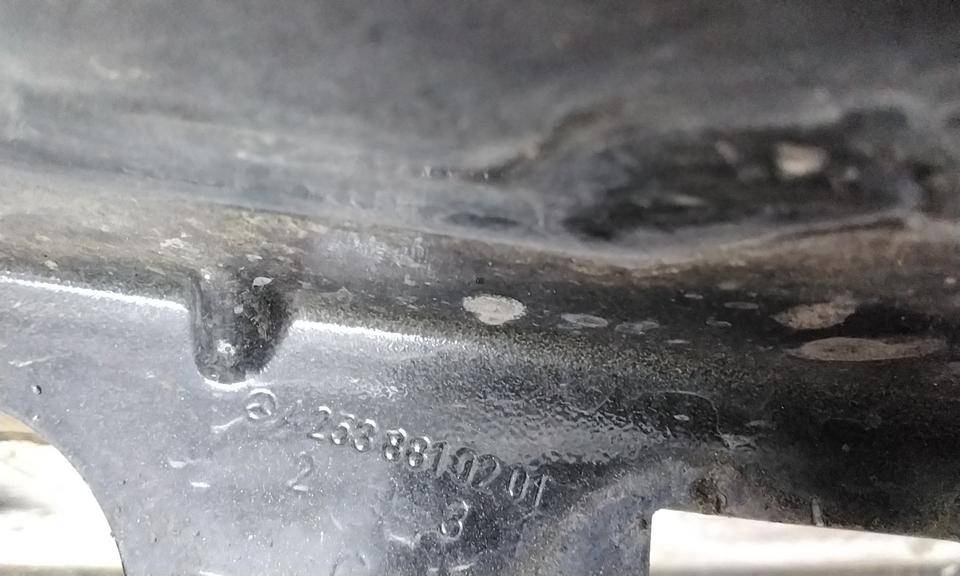 Крыло переднее правое