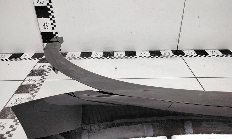 Крыло переднее правое