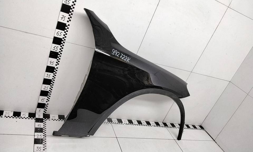 Крыло переднее правое
