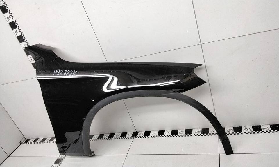 Крыло переднее правое