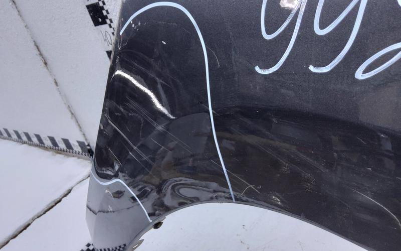 Крыло переднее правое