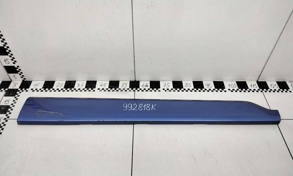 Накладка двери передней правой