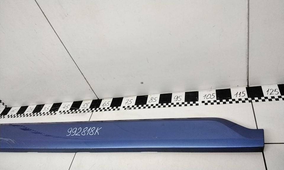 Накладка двери передней правой