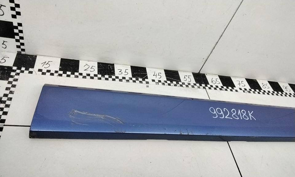 Накладка двери передней правой