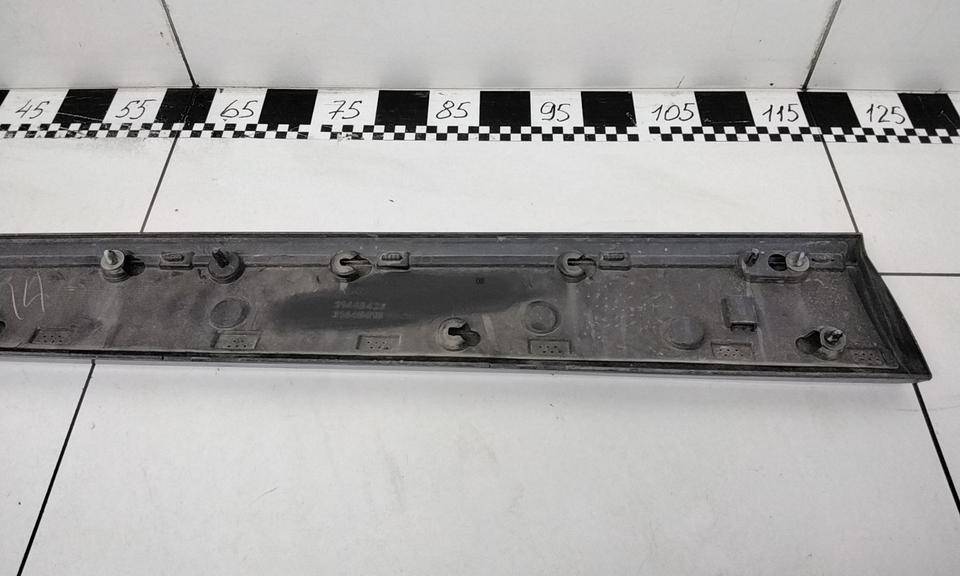 Накладка двери передней правой