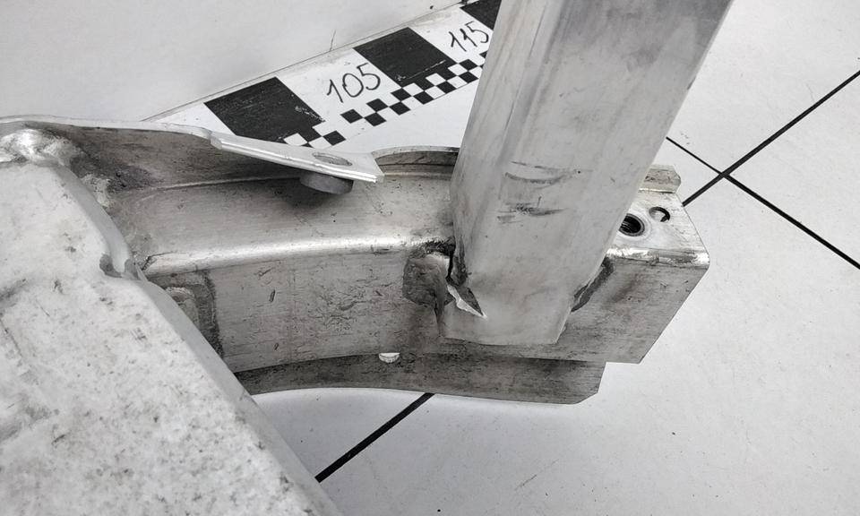 Усилитель переднего бампера