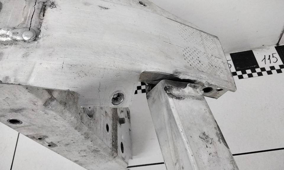 Усилитель переднего бампера