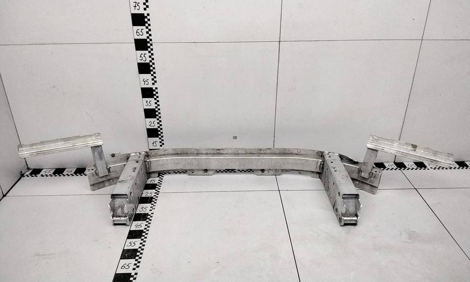 Усилитель переднего бампера