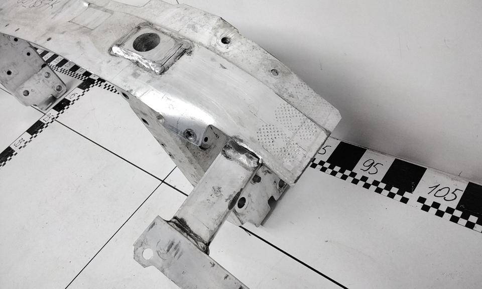 Усилитель переднего бампера