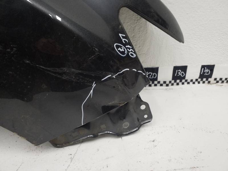 Крыло переднее правое