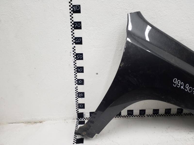 Крыло переднее правое