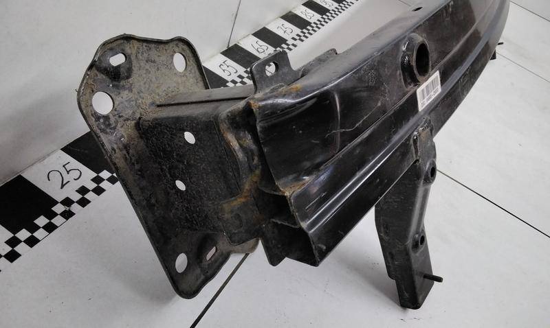 Усилитель переднего бампера