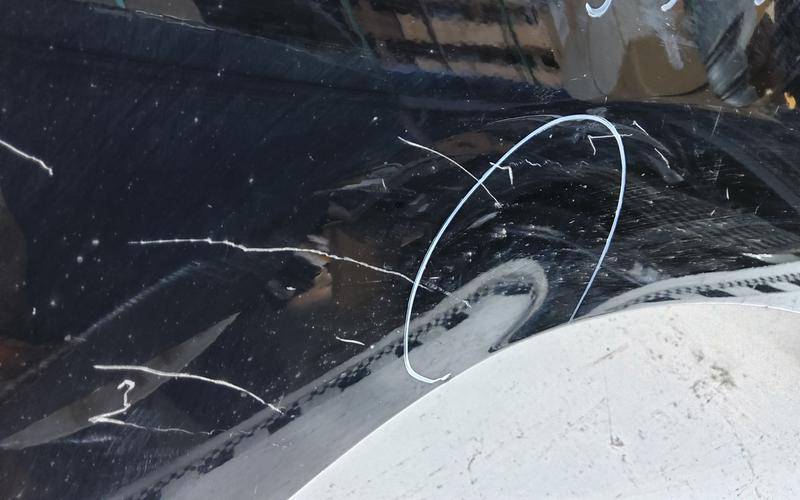 Крыло переднее правое