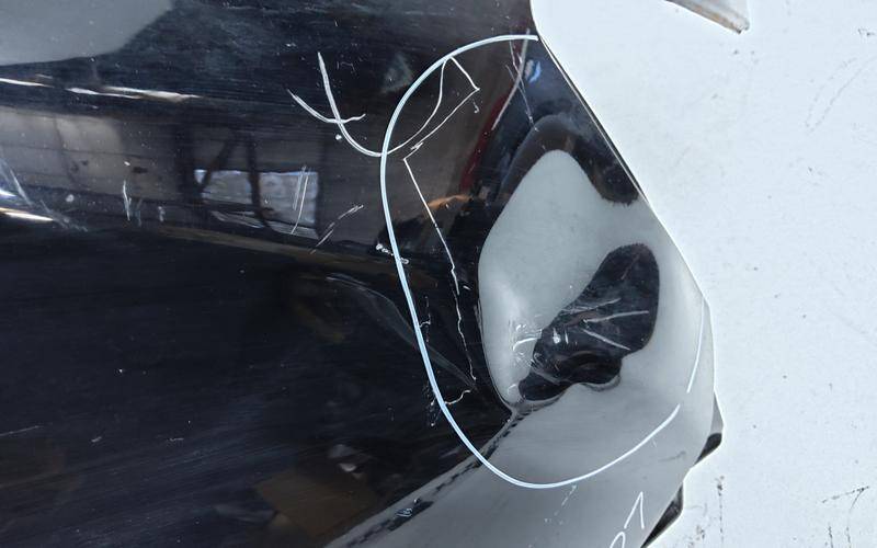 Крыло переднее правое