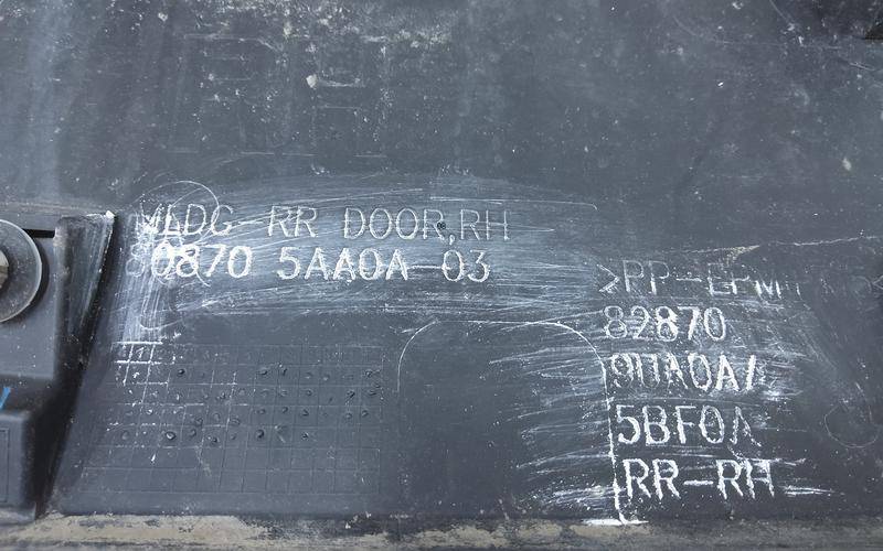 Накладка двери задней правой